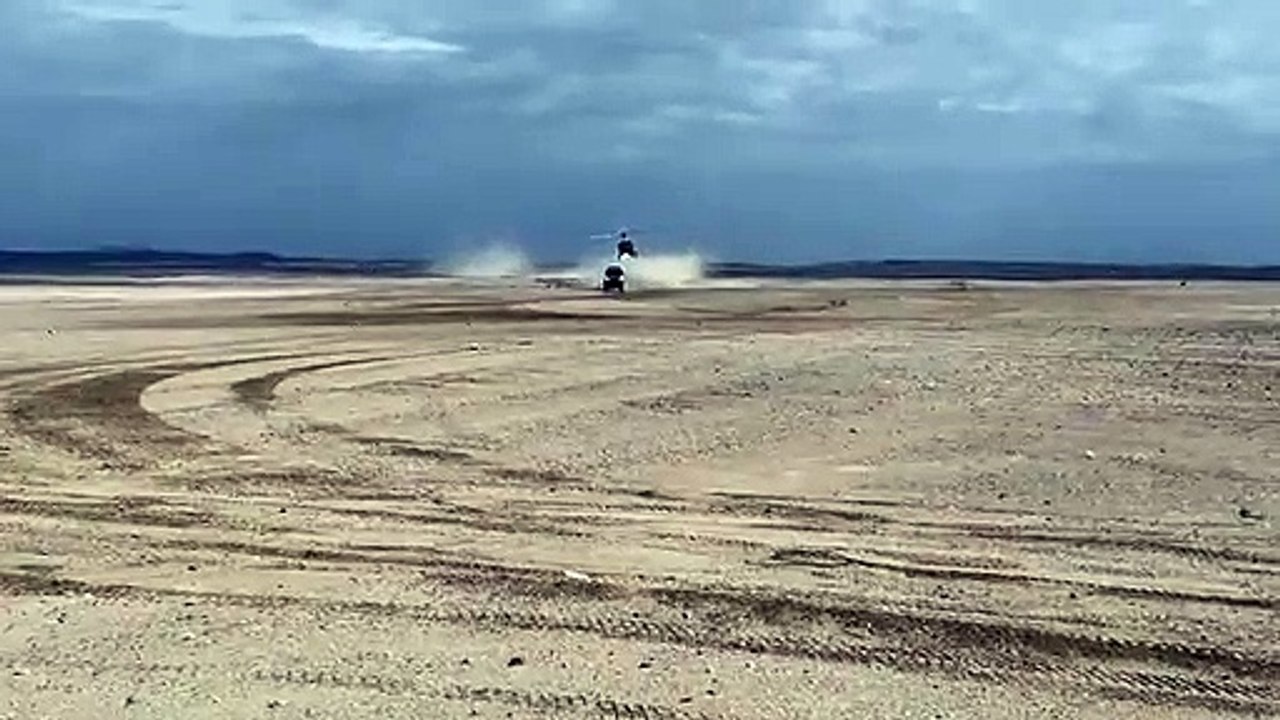 Un hélicoptère percute un camion lors du Dakar 2021