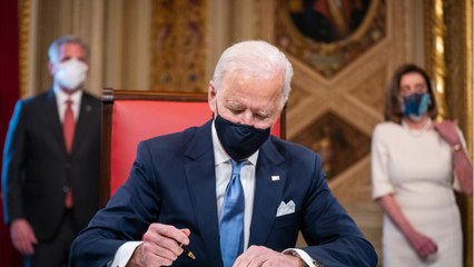 Biden Extends Pause On Student Loans