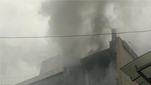 Massive fire breaks out at building in Delhi' s ITO