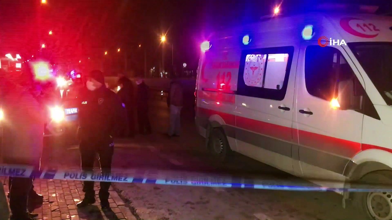 Bursa’da sürücü kontrolü kaybetti, ilk önce işçi servisine ardından durağa girdi:1 ölü, 4 yaralı