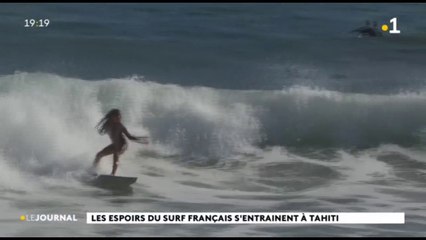 les surfeurs du pôle étude France en Polynésie