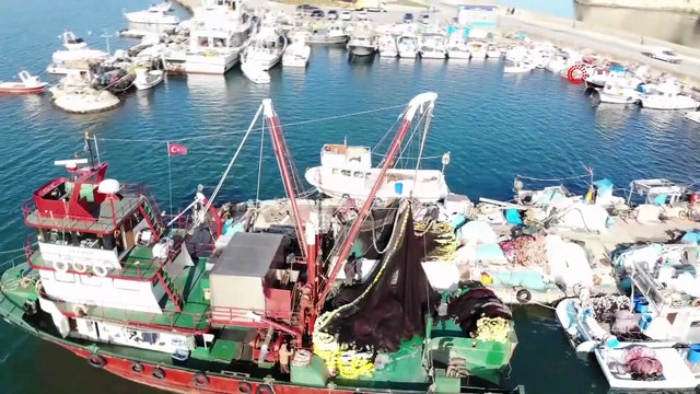 Uzatılan hamsi yasağı sonrası Şile Limanı balıkçı tekneleriyle doldu