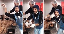 Hazır döner paketleyen iki çalışanın çekip paylaştığı video tepki çekti