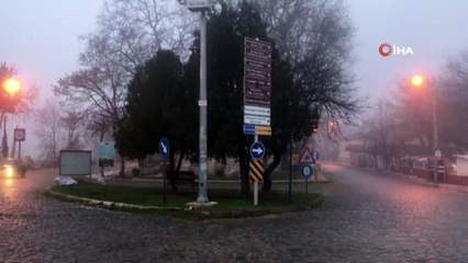 Edirne’de yoğun sis...Tarihi köprü sislerin arasında kayboldu