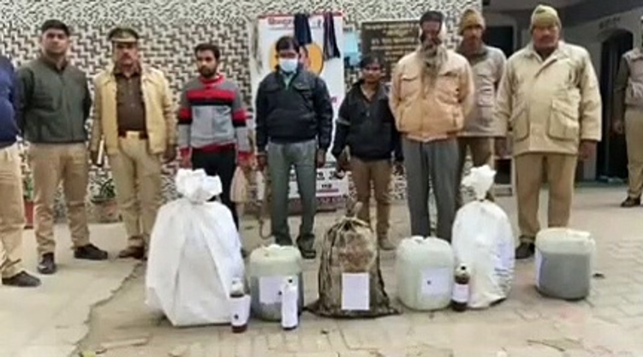 पुलिस ने 95 लीटर अवैध कच्ची शराब के साथ आरोपियो...