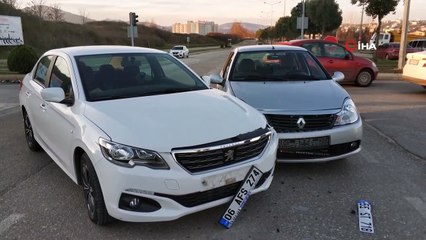 Samsun'da doktor ile hemşirenin kullandığı araçlar çarpıştı