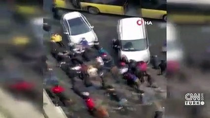 Otobüsün camını kırıp şoförü ve oğlunu darp ettiler