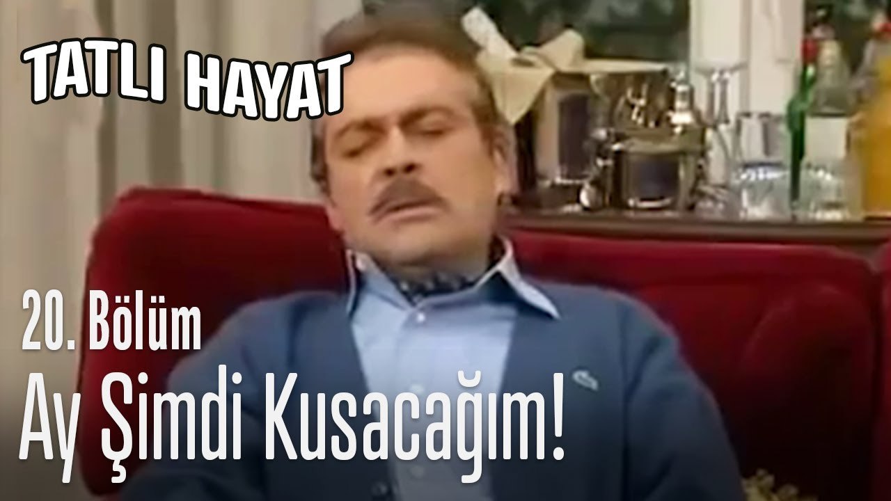 İhsan, Menekşe'nin bebeklik fotoğraflarına bakıyor - Tatlı Hayat 20. Bölüm