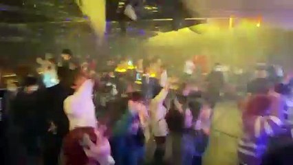 Las discotecas de Wuhan a tope de marcha un año después del confinamiento