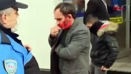 Polisten bankadaki babasını bekleyen çocuğa: Söyle 900 lira daha çeksin