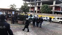 İstanbul merkezli 3 ilde düzenlenen rüşvet operasyonunda, Küçükçekmece Tapu Müdürlüğü'nde görevli bir tapu müdürü ve memurların da bulunduğu 37 kişi yakalandı.