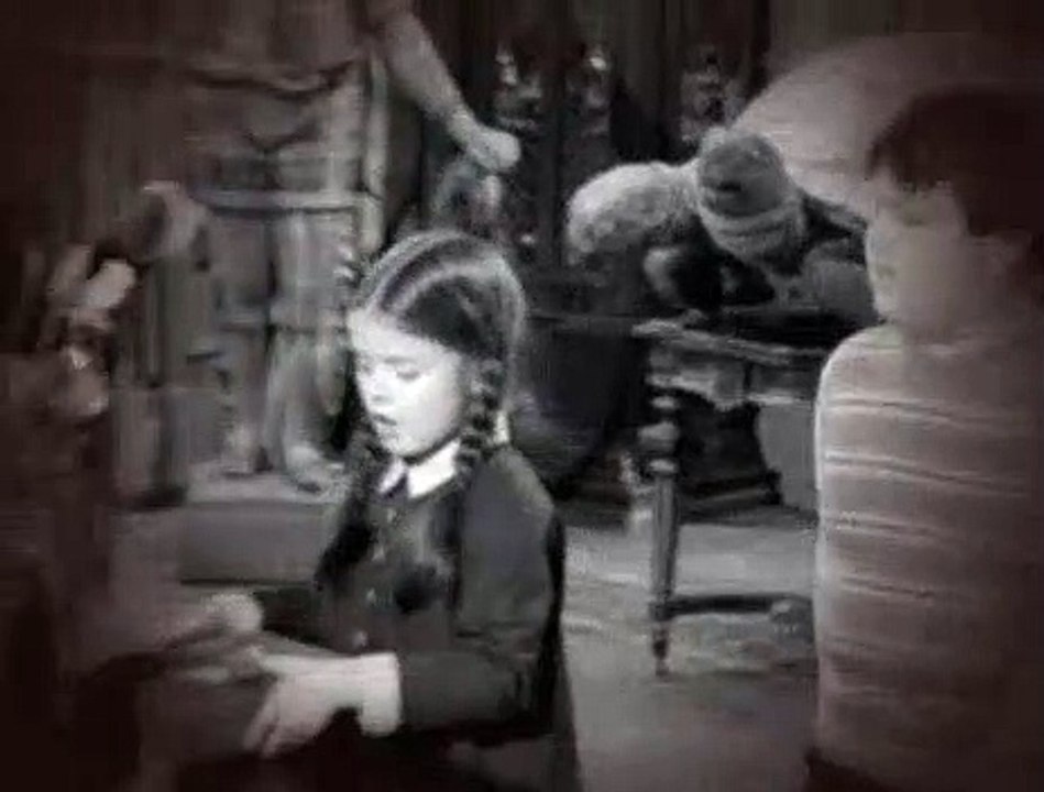 Addams Family S02E22 Happy Birthday, Grandma Frump