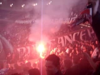 psg-monaco  fumi en g rouge!