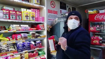 Mahalle bakkalından alışveriş yapıp ihtiyaç sahibi ailelere dağıttılar