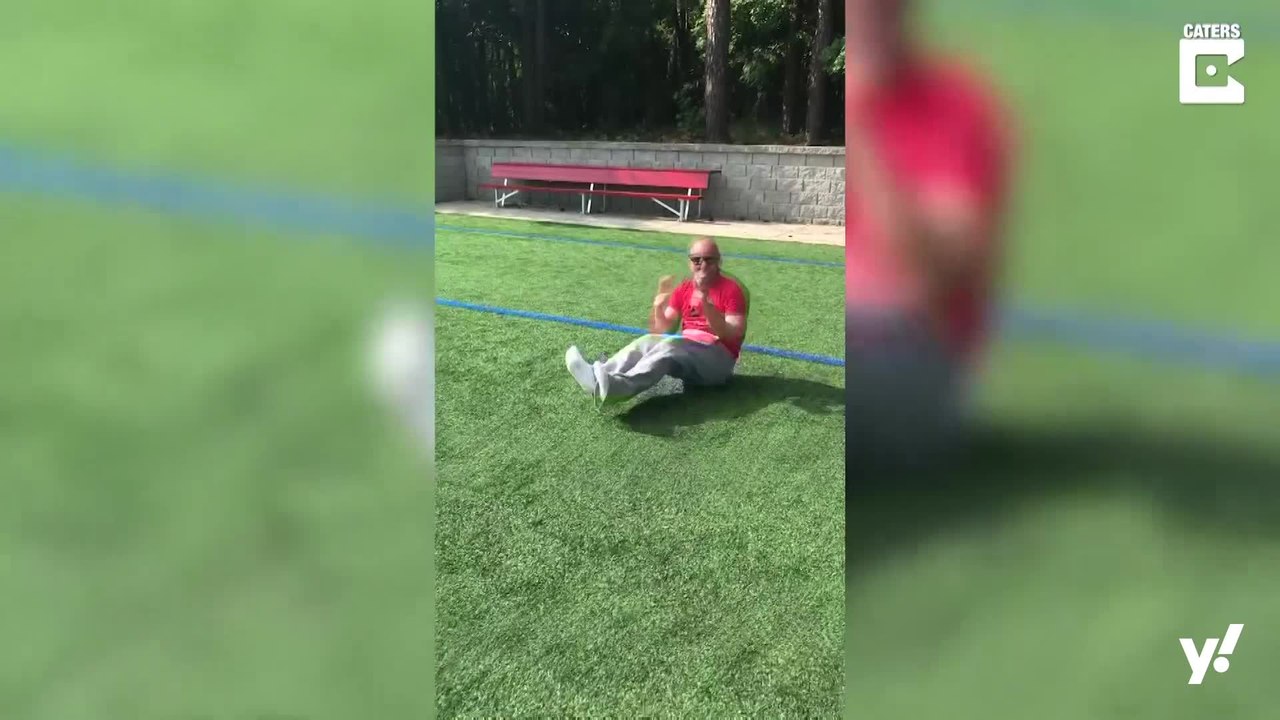 Verrückter Stunt: Per Rückwärtssalto in Jeans landen.