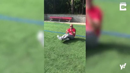 Verrückter Stunt: Per Rückwärtssalto in Jeans landen.