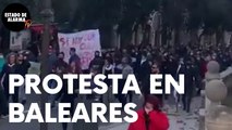 MILES DE PERSONAS MARCHAN HACIA EL PARLAMENTO DE BALEARES