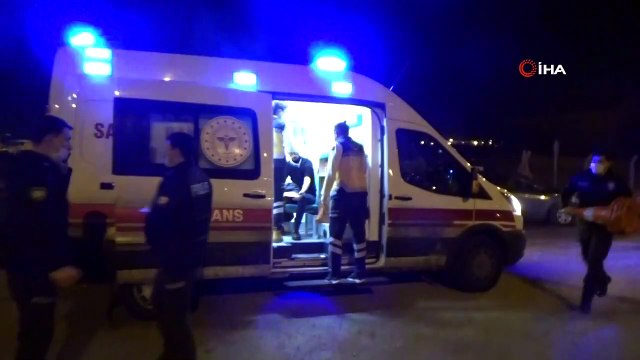 Yol verme tartışmasında, aracın önünü kesip 2 kişiyi darp ettiler