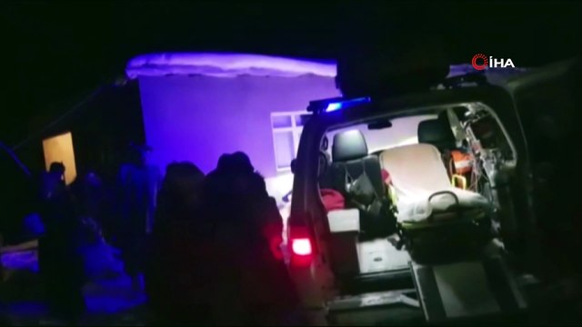 Ekipler, karla kapanan yolda hamile kadın için seferber oldu