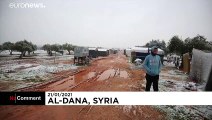 La nieve, nuevo enemigo de los refugiados sirios del campamento de al-Dana, en Idlib