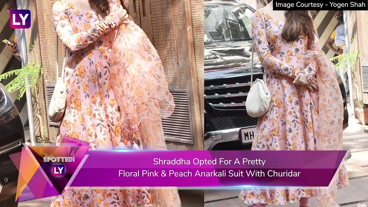 Kareena Kapoor Khan aces her cool look, Shraddha Kapoor, Varun Dhawan, Sara Ali Khan, Sushmita Sen spotted; Priyanka Chopra Takes a Clean Golf Shot like a Pro