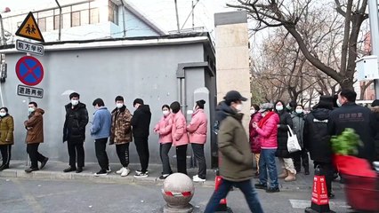 طوابير طويلة في بكين مع بدء حملة فحص واسعة لمواجهة تفشي كورونا