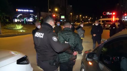 Polisten kaçarken kaza yaptı, araçta sıkışan kız arkadaşını bırakıp kaçtı