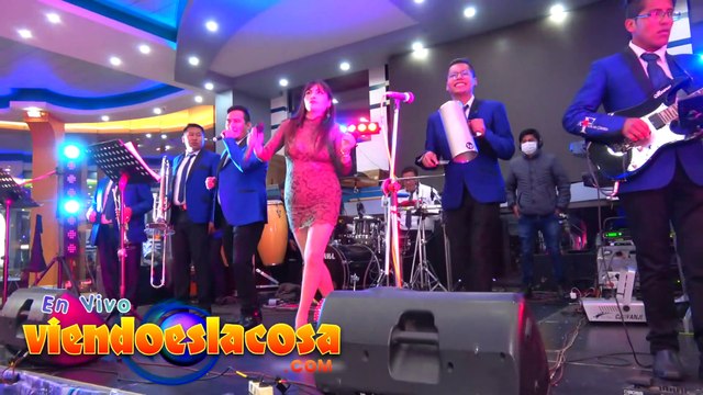 A FLOR DE CUMBIA - VUELVE (de Corazón Serrano) ¡En VIVO! - VIENDO ES LA COSA