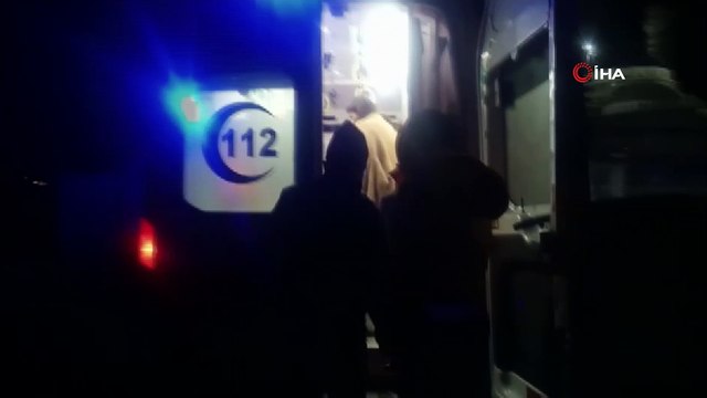 Alkol alıp denize atlayan genci polis kurtardı