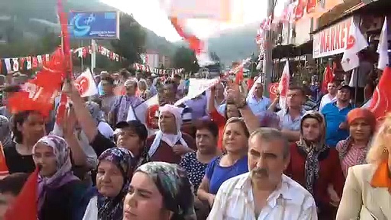 Devlet Bahçeli : "Şu bükülüp de bilinmeyen kim? İşte bu 17-25 Aralık Recep Tayyip Erdoğan"