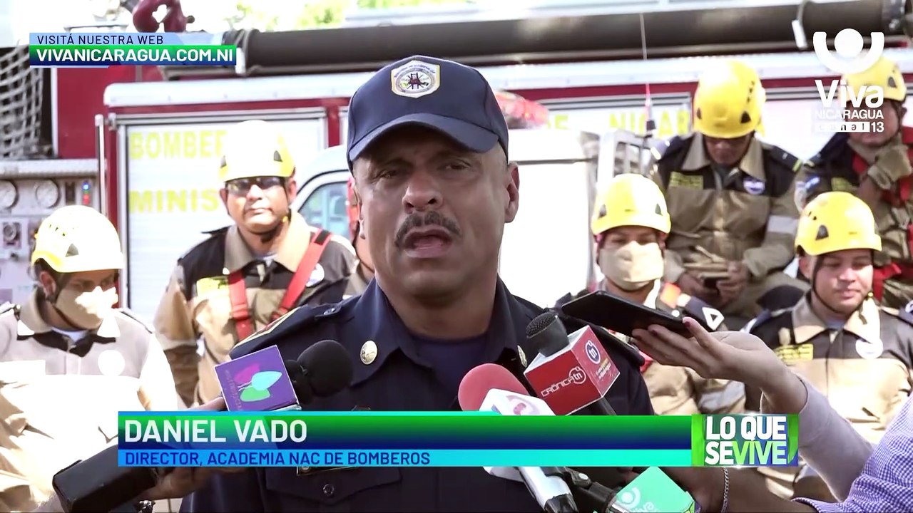 Academia de Bomberos realiza técnica de rescate vertical en Managua