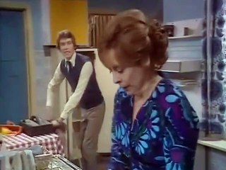 Some Mothers Do Ave Em - S1E1 - Moving House