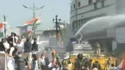 Tải video: Lathi charge on cong workers in Bhopal during protest march