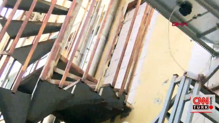 Yangın merdiveninin çıkışlarına duvar ördüler