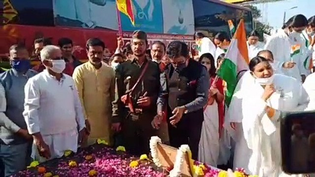नेता जी की याद में सांसद शंकर लालवानी ने किया रक्तदान