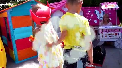 Diana y la Historia de Aplaudir las Manos