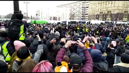 اعتقال نحو ألف شخص خلال تظاهرات التأييد لنافالني في روسيا