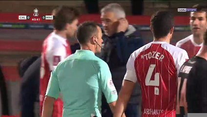 FA Cup : Un feu d'artifice interrompt le match de Manchester City !