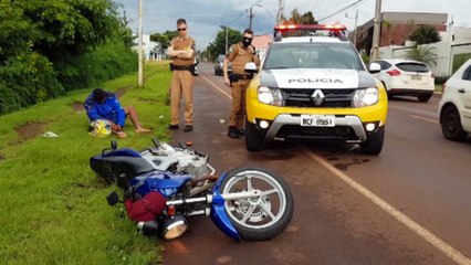 Em abordagem da PM, rapaz sofre queda de moto e é socorrido pelo Siate