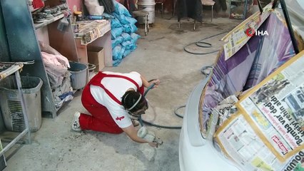 Oto boyacılığında erkeklere taş çıkartıyor