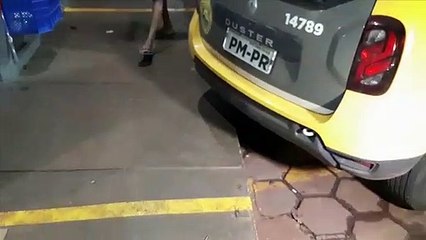 Durante festinha jovem desacata policiais e acaba detido