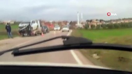 İki araç kafa kafaya çarpıştı 4 yaralı