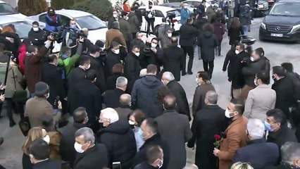 Kılıçdaroğlu, Uğur Mumcu'yu mezarı başında andı: Karanlıklara ışık tutmayı ondan öğrendik