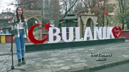 Öğretmen ve öğrenciler Bulanık için çalıp söyledi