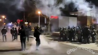 Face off between protesters and federal agents in Portland (3 video in 1)