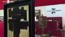 شاهد: لوحة للفنان الفرنسي بيار سولاج تباع بنحو 1.5 مليون يورو في مزاد علني