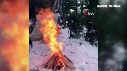 Ateşin üzerine benzin döktü, canını zor kurtardı