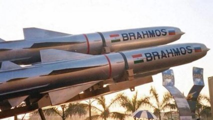 Video herunterladen: Grand display of supersonic missile BrahMos on R-Day