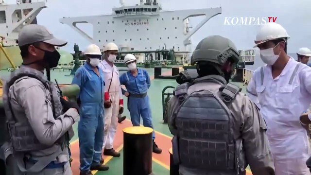 Bakamla Pergoki 2 Kapal Tanker Asing yang Diduga Jual Beli BBM Secara Ilegal