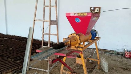गोकाष्ठ मशीन से तैयार होगी 30 क्विंटल लकड़ी